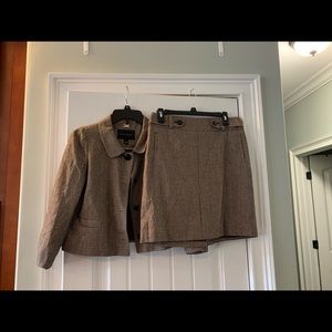 Banana Republic 2007 Women's Suit.  Jacket Size 2/Pants Size 4